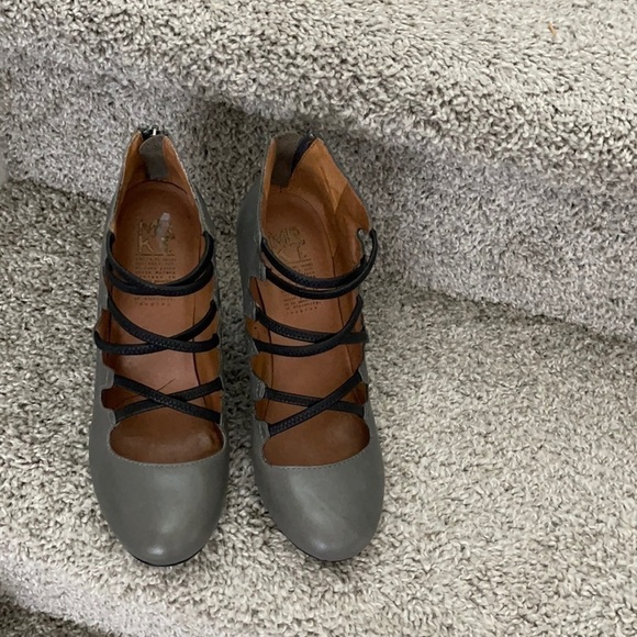 Mr. KT Shoes - Gray Wedges
